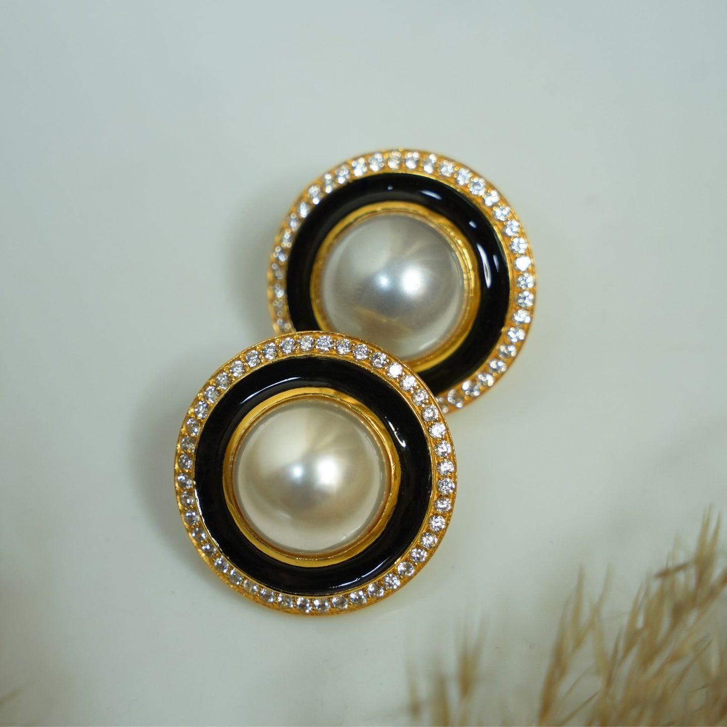 RETRO HALF PEARL STUD EARRING