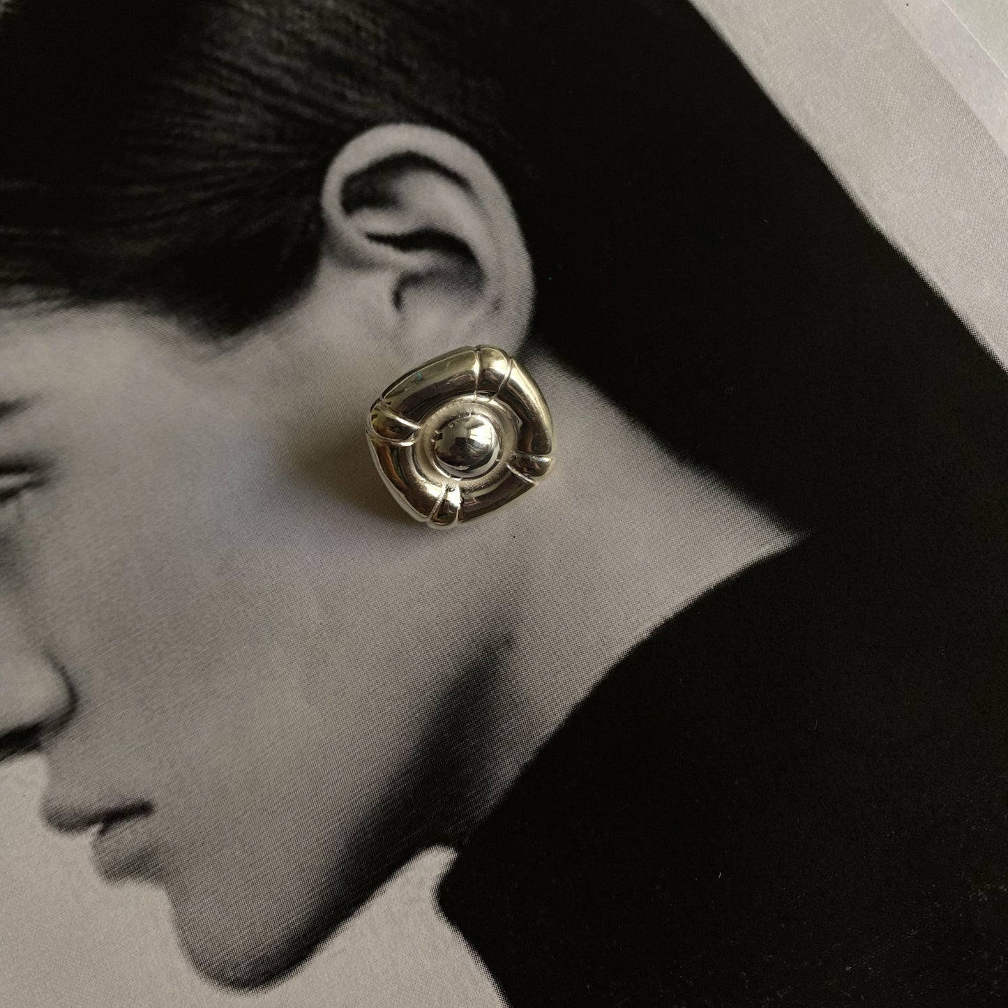 LUSTRA STUD EARRINGS