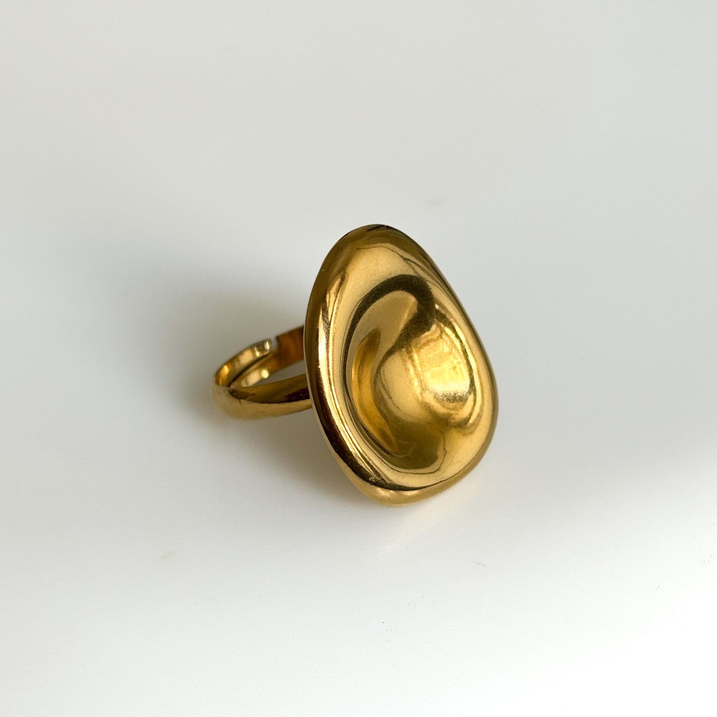 Ova Ring
